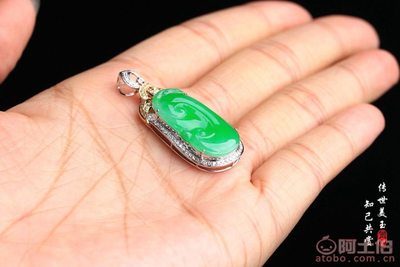 愛尚玉翠18K金伴鉆鑲嵌老坑冰種正陽綠翡翠如意吊墜 珠寶鑒賞與批發解析